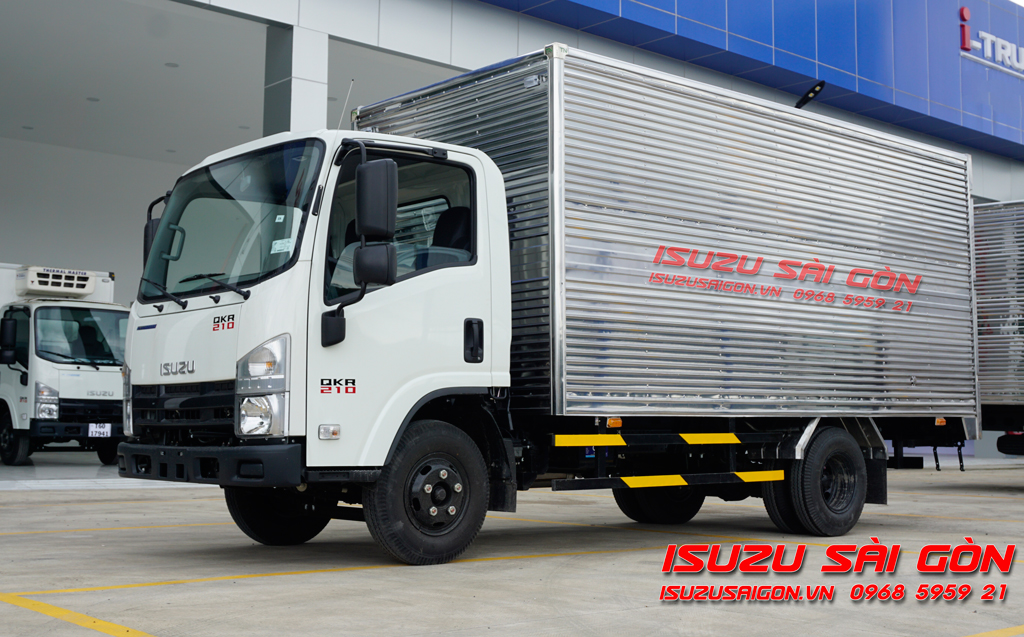 Xe Tải Isuzu 2T4 QKR QMR77HE5A Thùng Kín